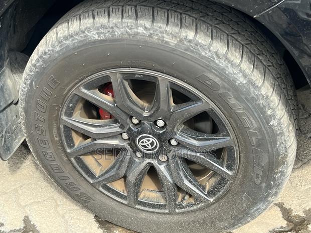 Toyota Hilux 2020 Black