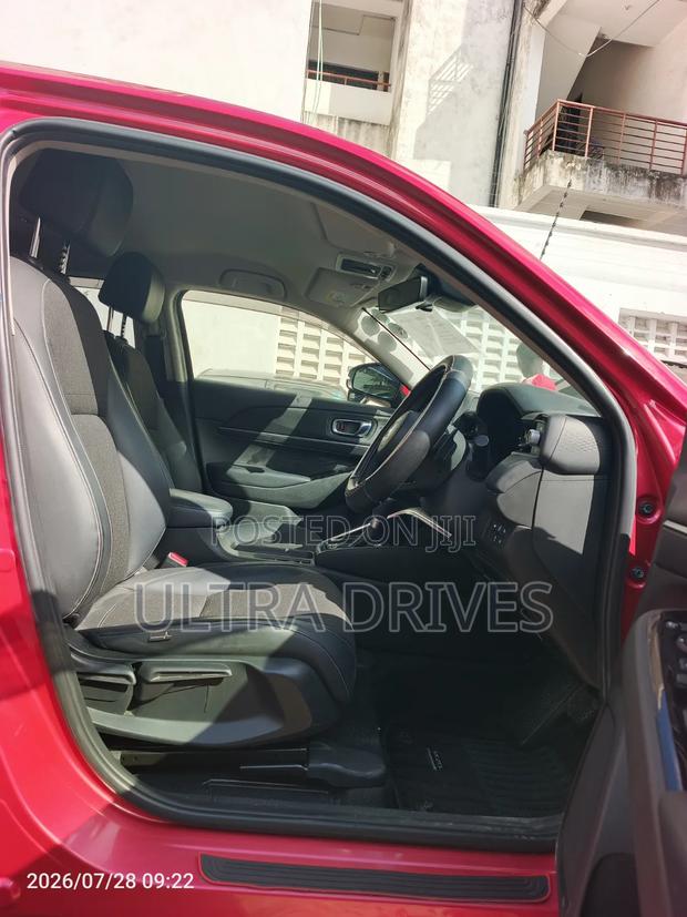 Honda Vezel 2021 Maroon