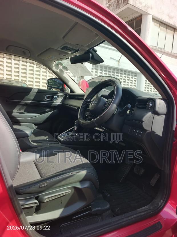 Honda Vezel 2021 Maroon