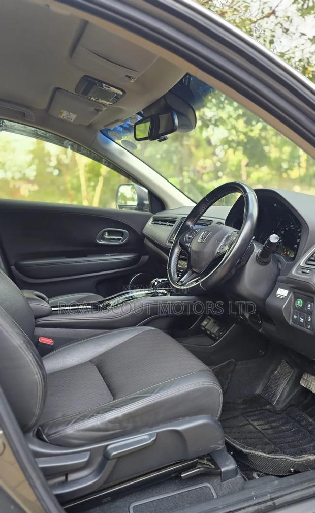 Honda Vezel 2019 Silver