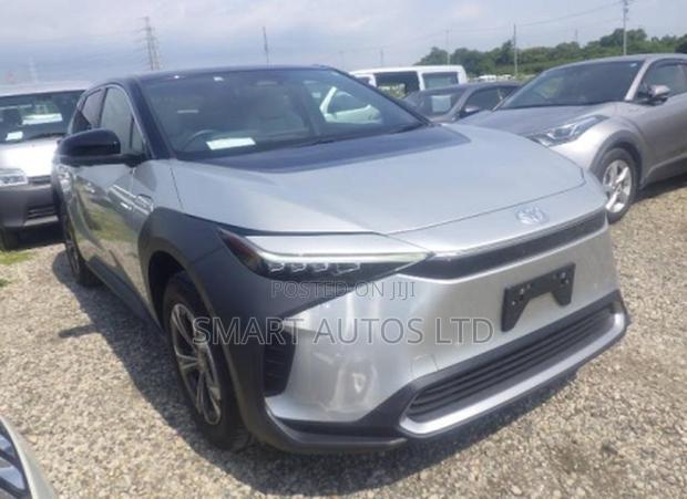 Toyota bZ4X 71.4 kWh FWD 2022 Silver