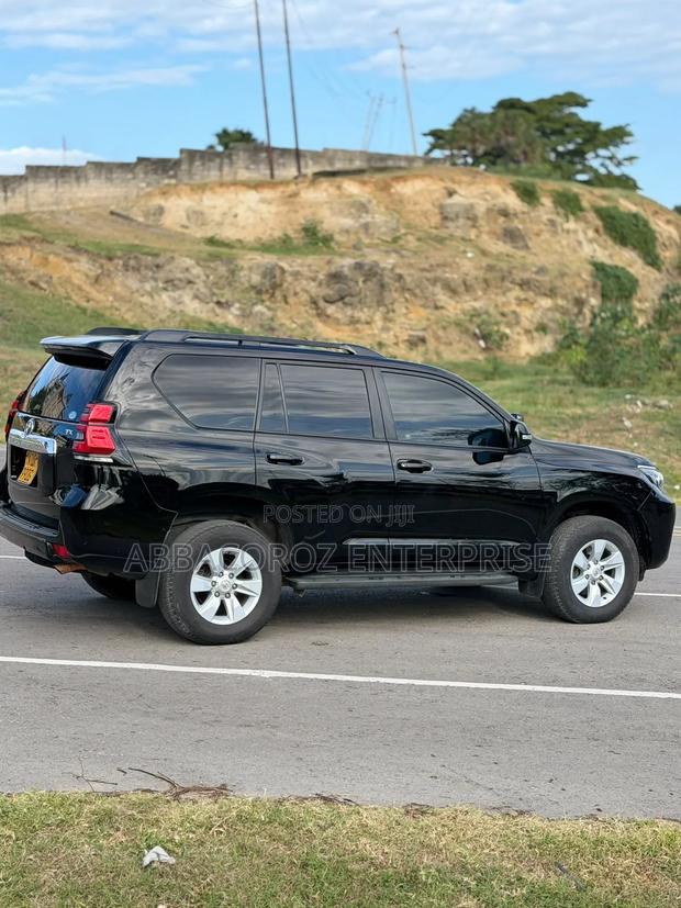 Toyota Land Cruiser Prado 2018 Black