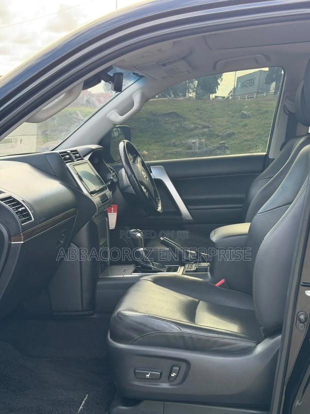 Toyota Land Cruiser Prado 2018 Black