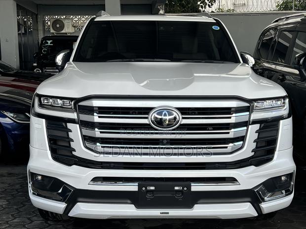 Toyota Land Cruiser LC300 2023 White