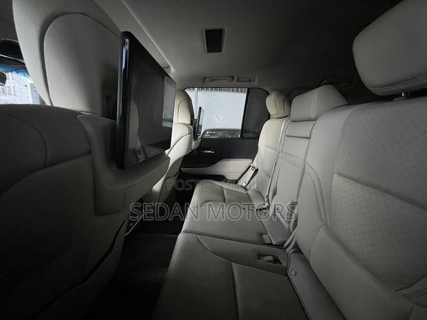 Toyota Land Cruiser LC300 2023 White