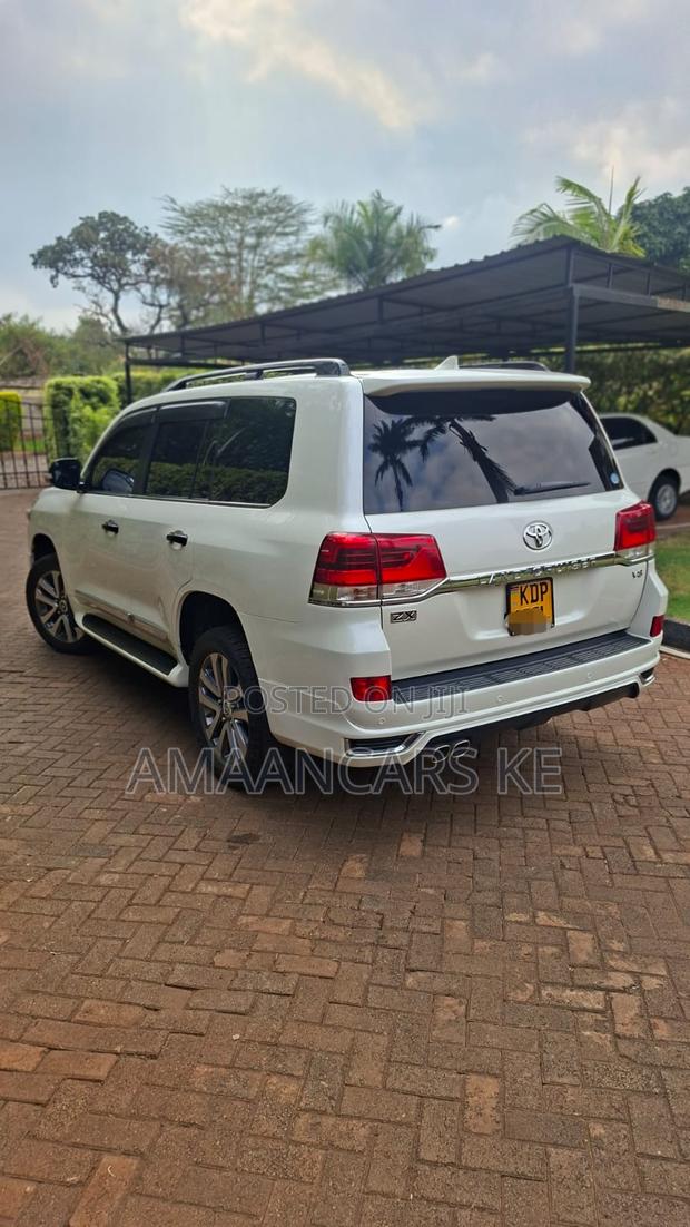Toyota Land Cruiser 4.6 V8 ZX 2016 White