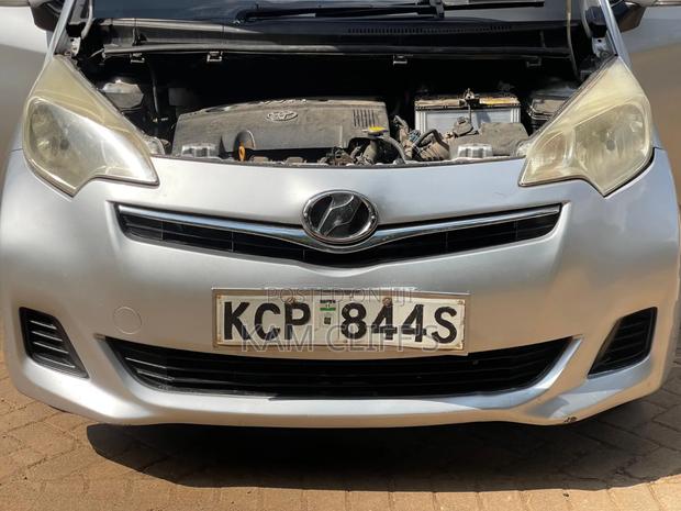 Toyota Ractis 2011 Silver
