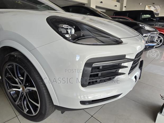 Porsche Cayenne Base AWD 2020 Ivory