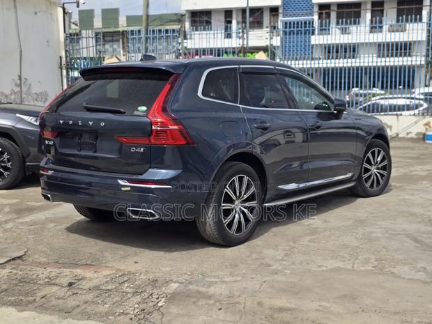 Volvo XC60 2019 Blue