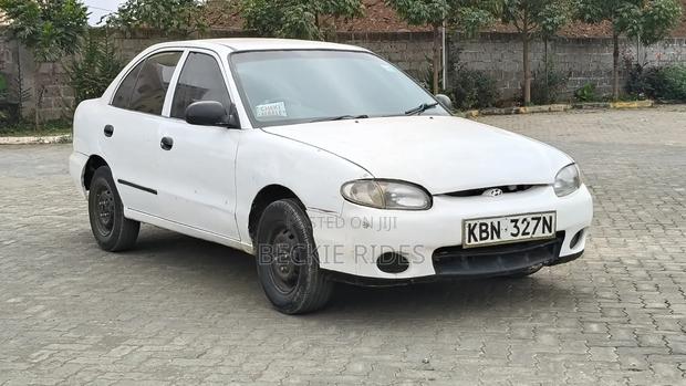 Hyundai Accent 1998 White