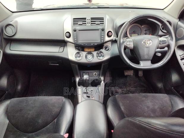 Toyota Avalon 2010