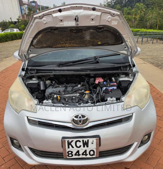 Toyota Ractis 2013 Silver