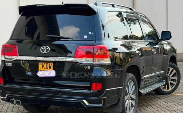 Toyota Land Cruiser 2010 Matt Black