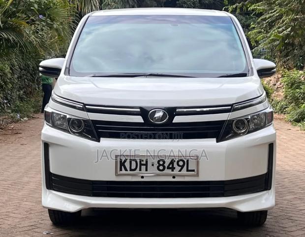 Toyota Voxy 2016 White