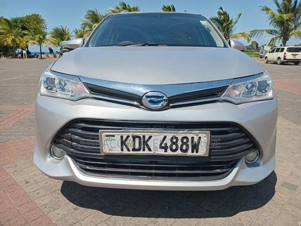 Toyota Corolla Fielder 2016 Silver