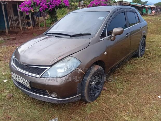 Nissan Tiida 2010 Brown