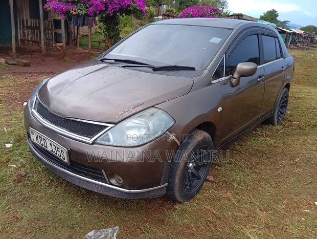 Nissan Tiida 2010 Brown