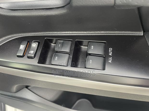 Toyota Land Cruiser 4.6 V8 ZX 2019 White