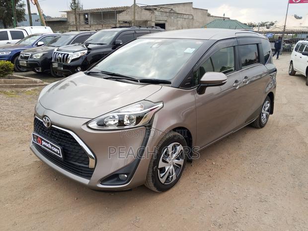 Toyota Sienta 2021 Silver