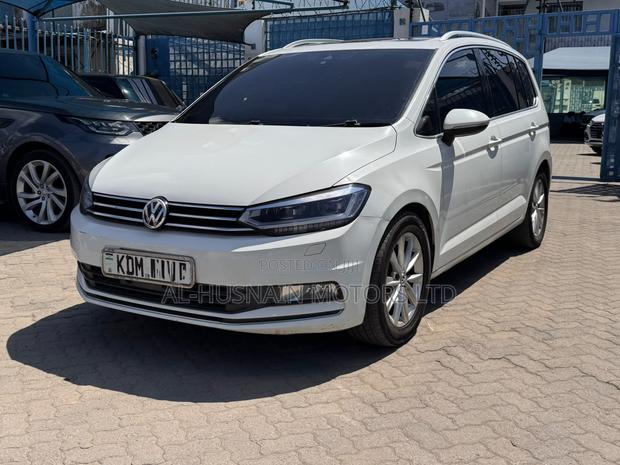 Volkswagen Touran 2016 White