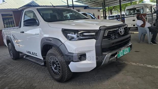 Toyota Hilux 2019 White