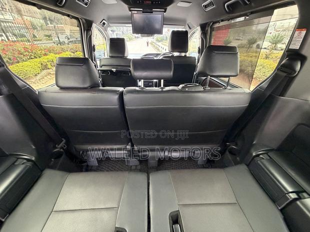 Toyota Esquire 2019 Pearl