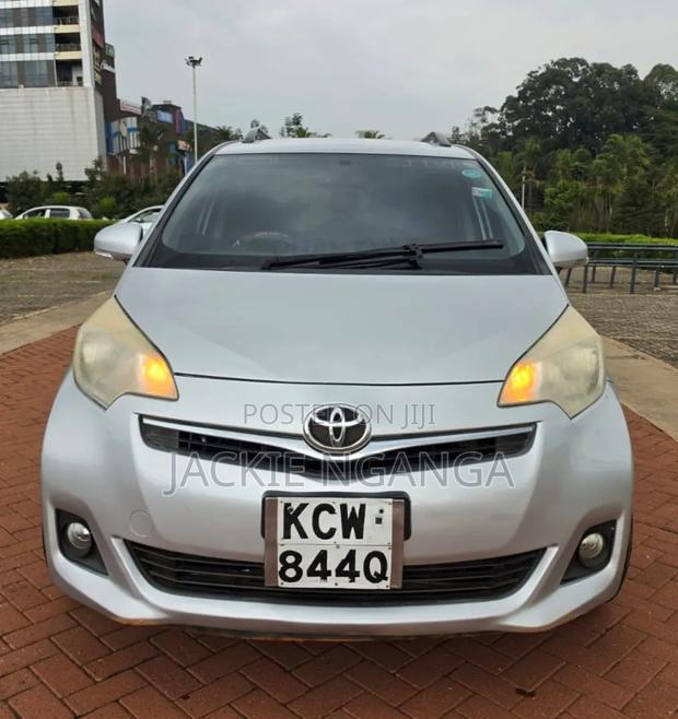 Toyota Ractis 2013 Silver