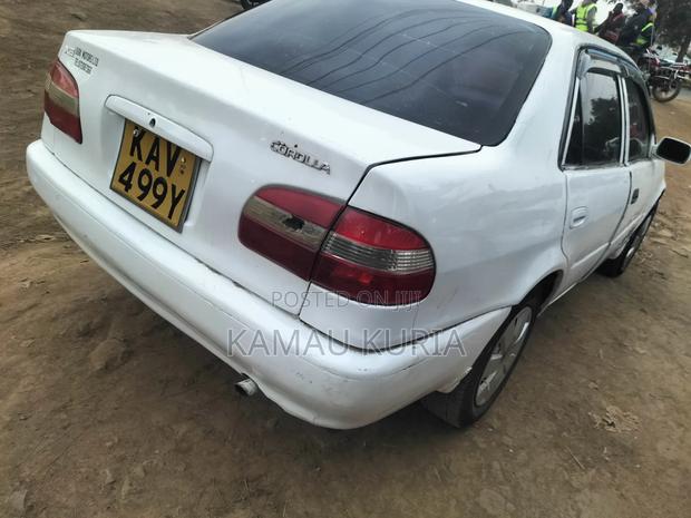 Toyota Corolla 2001 White