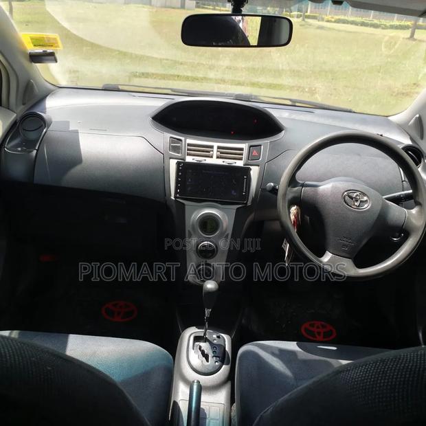 Toyota Vitz 2006 Silver