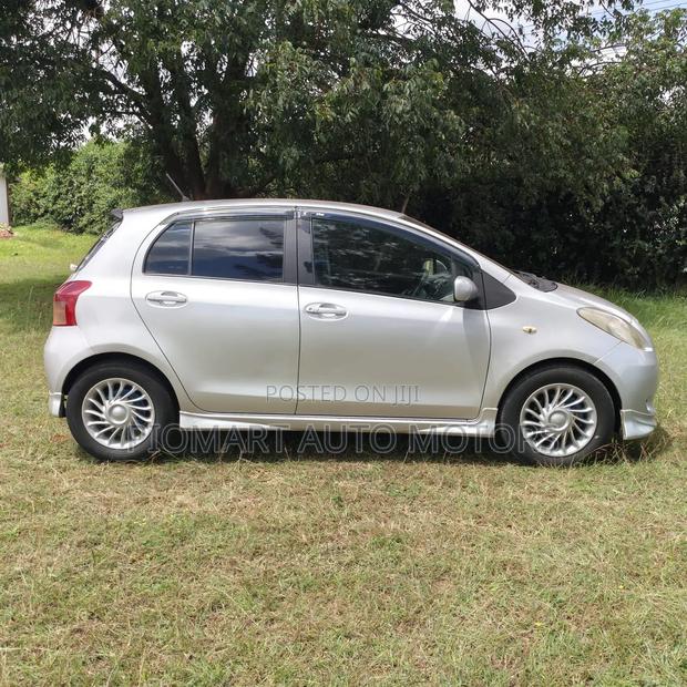 Toyota Vitz 2006 Silver