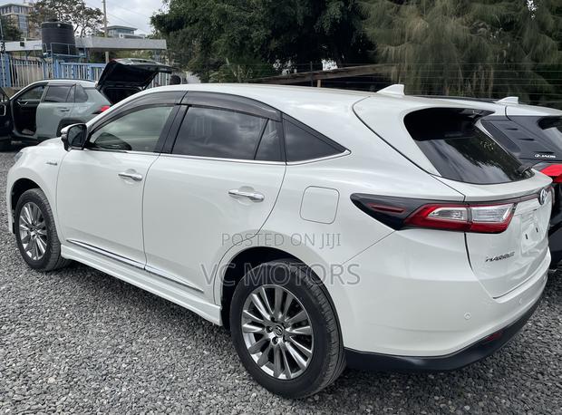 Toyota Harrier 2.5 Hybrid 4WD 2019 White