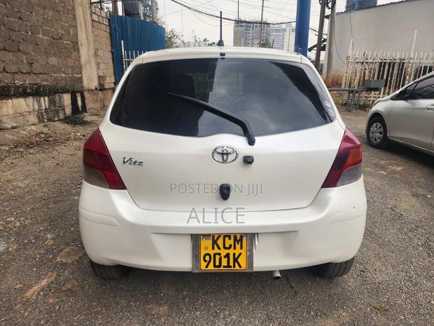 Toyota Vitz 2009 White