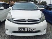 Toyota ISIS 2010 White for sale