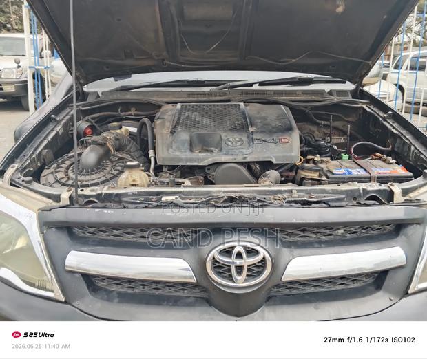 Toyota Hilux 2006 Black