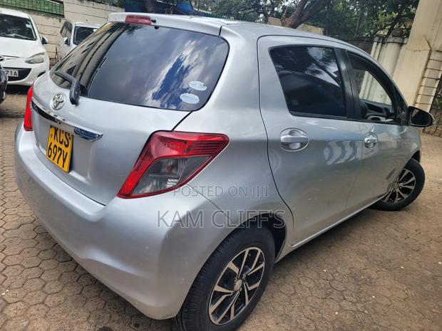 Toyota Vitz 2012 Silver