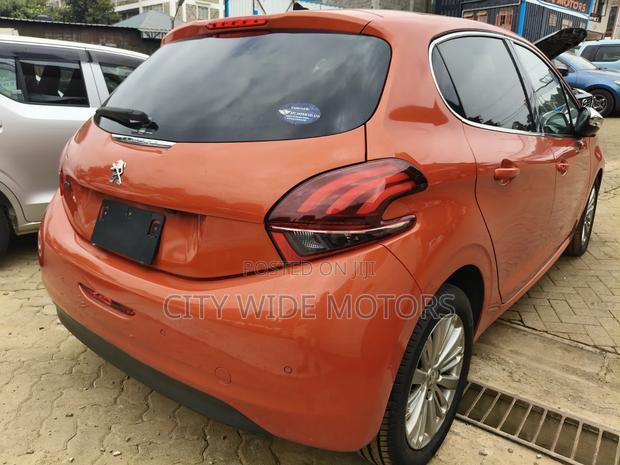 Peugeot 208 2018 Orange