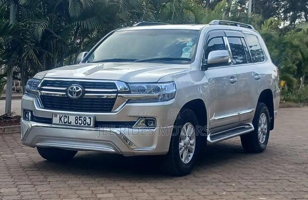 Toyota Land Cruiser 2010 Silver
