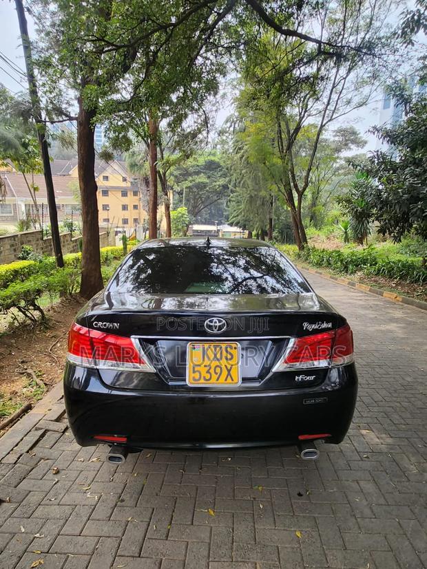 Toyota Crown 2016 Black