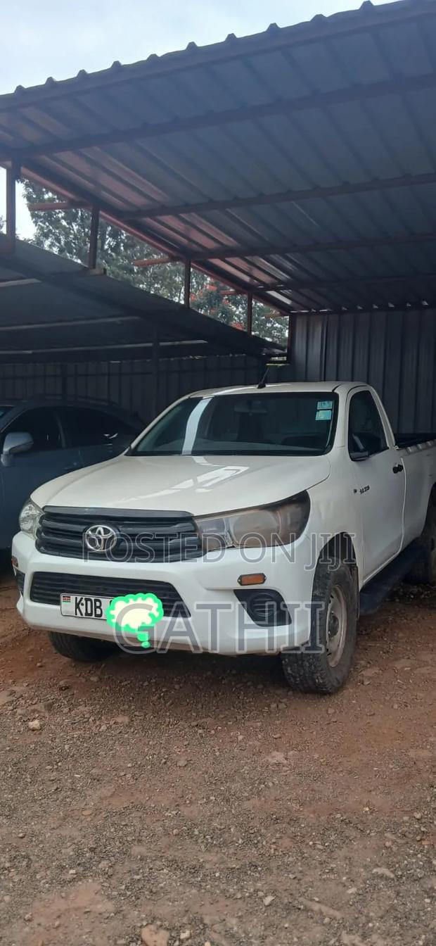 Toyota Hilux 2015 White