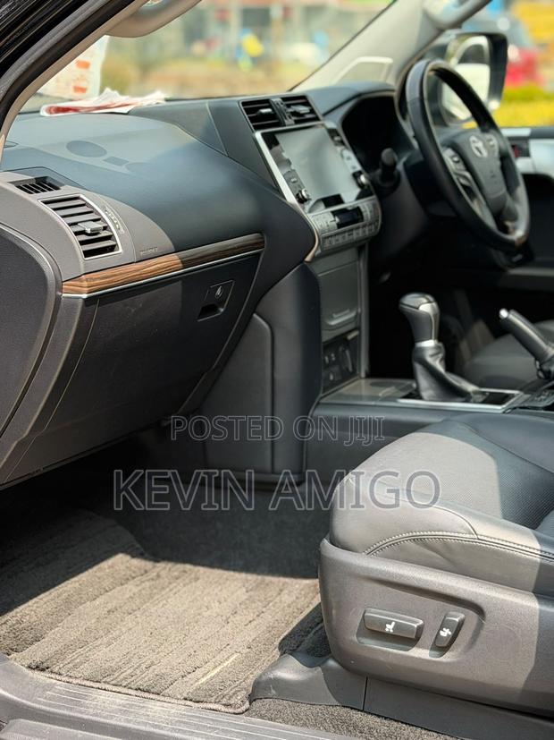 Toyota Land Cruiser Prado 2022 Black
