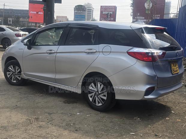Honda Fit Shuttle 2017 Silver