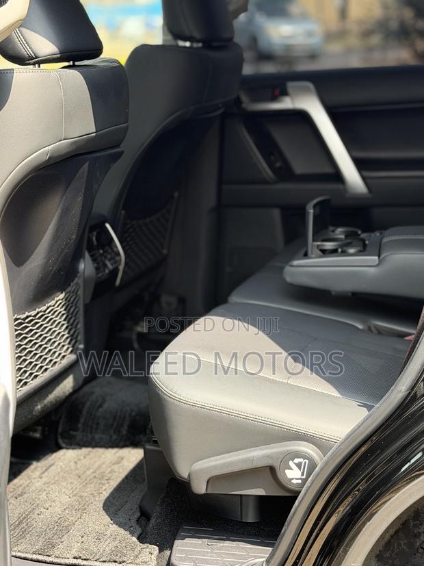 Toyota Land Cruiser Prado 2.8 2022 Black