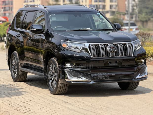 Toyota Land Cruiser Prado 2.8 2022 Black