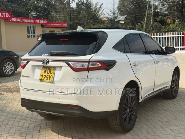 Toyota Harrier 2.0 2017 White