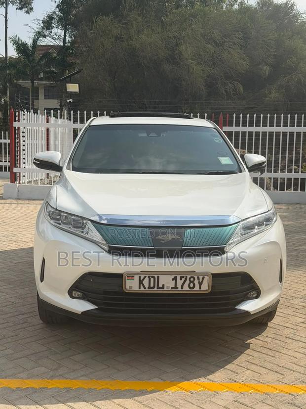 Toyota Harrier 2.0 2017 White