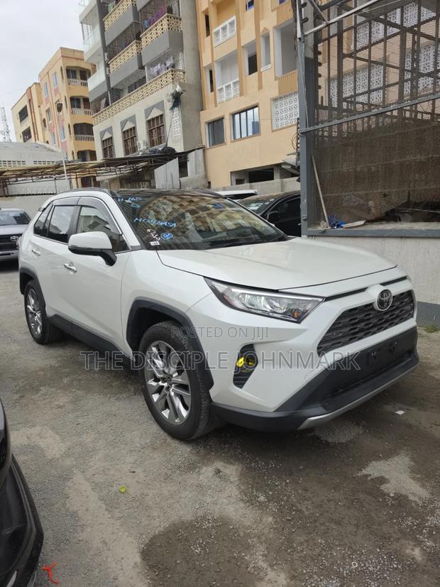 Toyota RAV4 2019 White