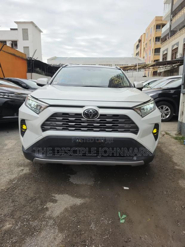 Toyota RAV4 2019 White