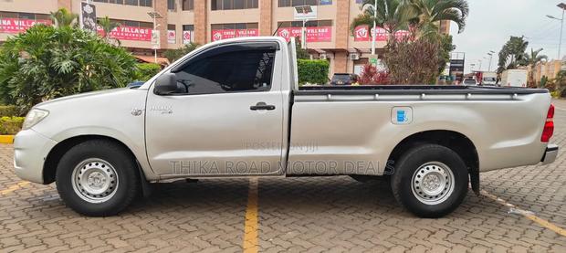 Toyota Hilux 2010 Beige