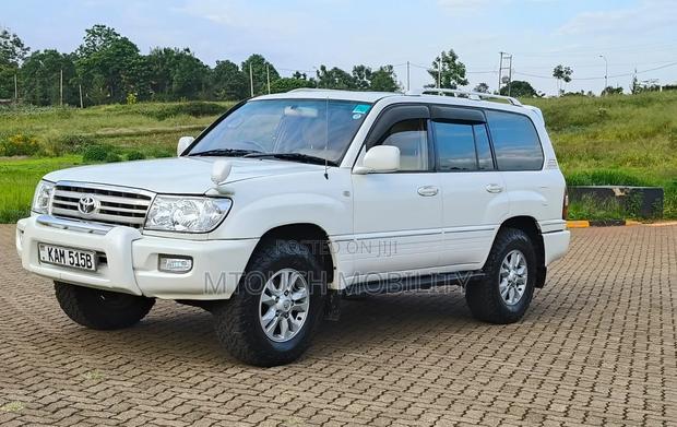 Toyota Land Cruiser 1988 White