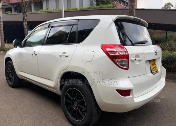 Toyota RAV4 2012 White
